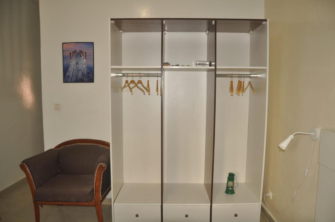 Apartamento "La Coquille", Joli Loft, Moderne, Propre, Sur Et Calme Au Coeur De Saly Exterior foto